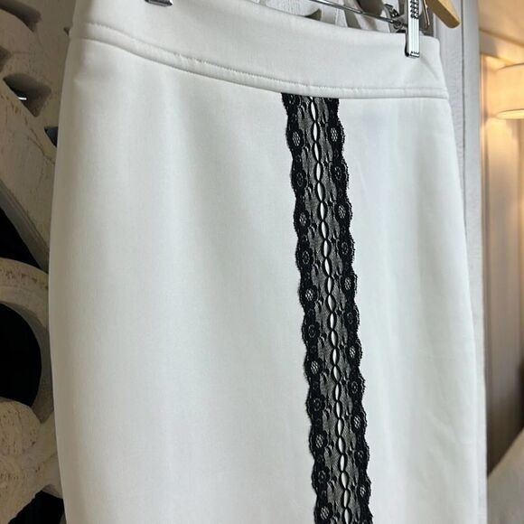 Soho Apparel Ltd. Cream Skirt With Black Lace Detail Size 8 - Picture 3 of 10